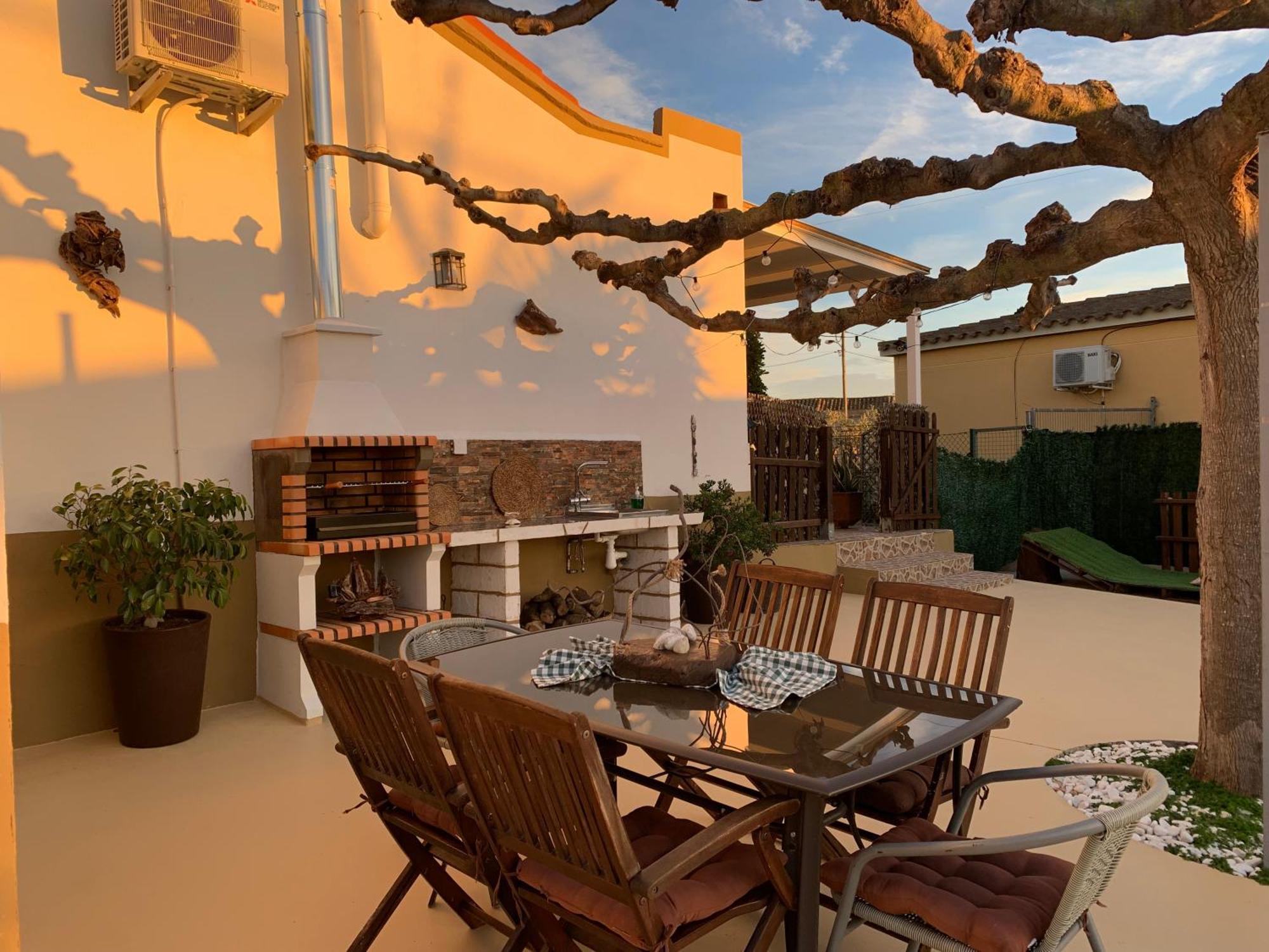 Gasthaus Casa Enric , Con Zona Infantil, Piscina Y Parking Privado Deltebre Exterior foto