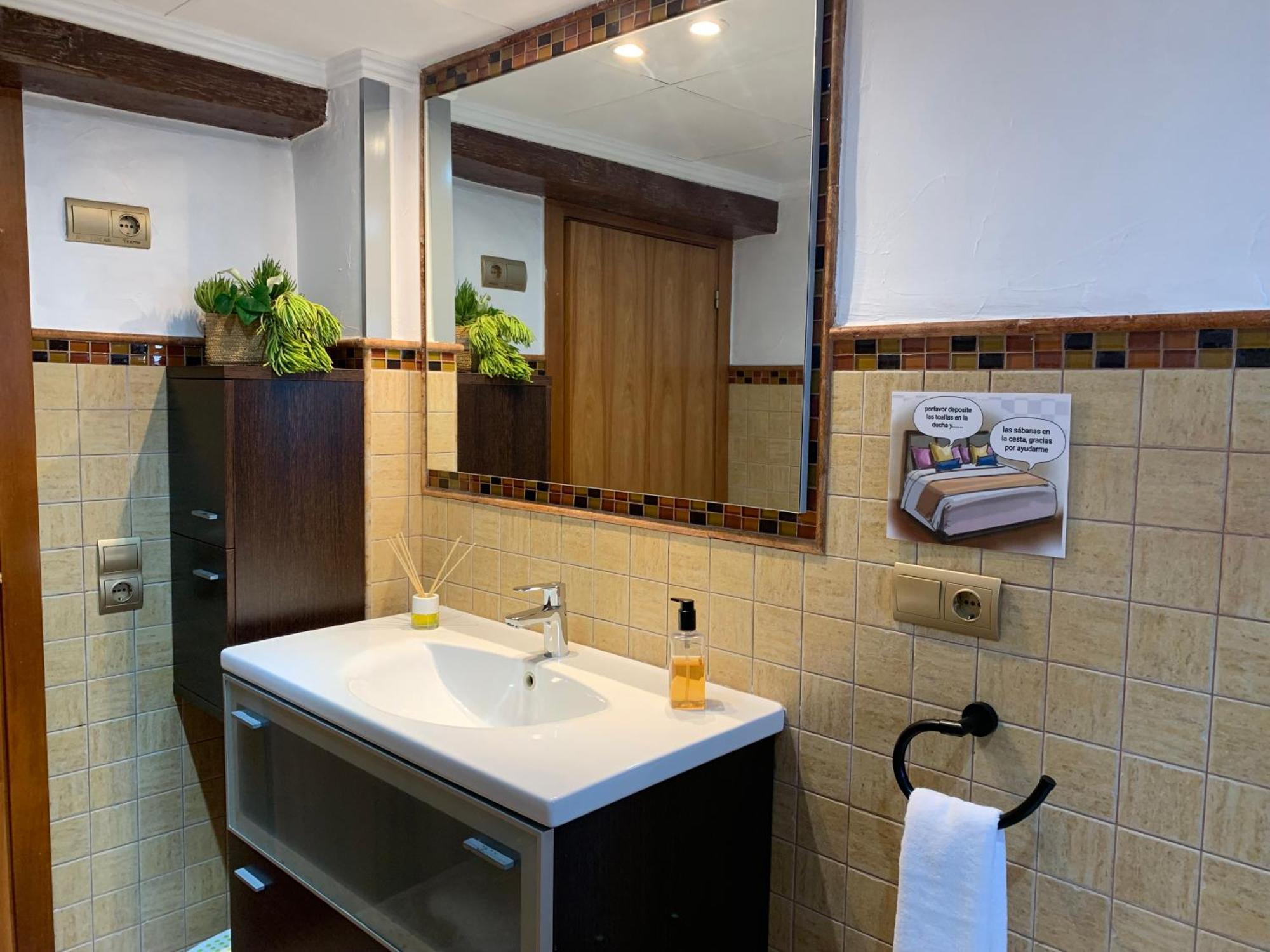 Gasthaus Casa Enric , Con Zona Infantil, Piscina Y Parking Privado Deltebre Exterior foto